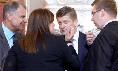 Novi propisi od 1. siječnja građanima donose brojne darove, ali i gorke pilule