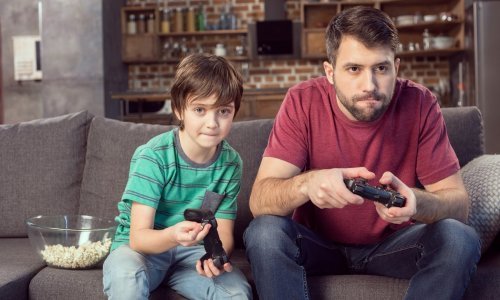 Vodič za neznalice: Što pokloniti vašem gejmeru za Božić ako nemate pojma o videoigrama?