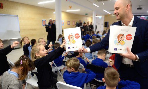 Na Školskom mednom danu prvašići dobili domaći med