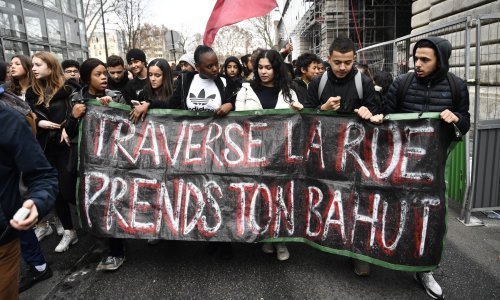 Francuska vlada brani strogo postupanje policije prema srednjoškolcima