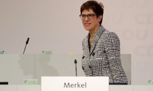 Nova šefica njemačkog CDU-a preispitat će liberalnu migrantsku politiku Angele Merkel