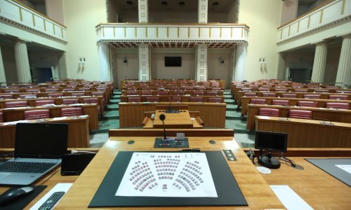 Zastupnici odlaze na jednomjesečni odmor, evo što će još odraditi zadnji radni dan