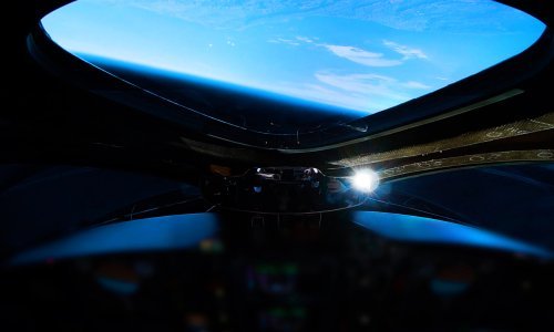 [FOTO/VIDEO] Nastavlja se utrka milijardera; svemirski brod Richarda Bransona stigao gotovo do granice Zemlje i svemira