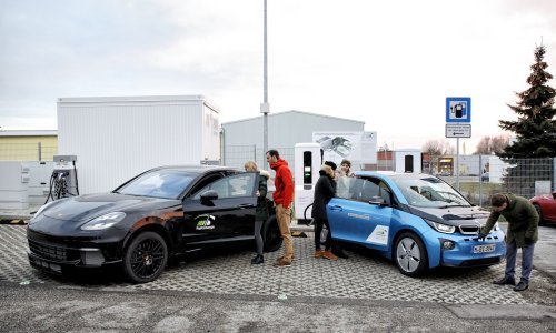 BMW i Porsche demonstrirali super brzo punjenje - 100 km za 3 minute