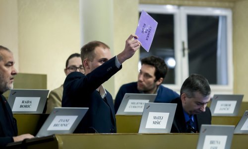 Opet napeto u zagrebačkoj skupštini: Oporba srušila kvorum!