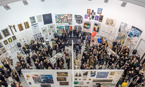 Radovi mladih umjetnika na izložbi Plati i nosi