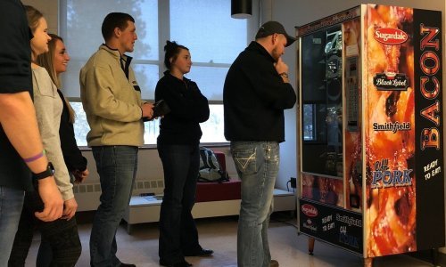 Amerikancima se ispunili snovi – dobili su slaninu iz automata!