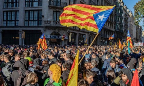 U Barceloni 200.000 prosvjednika protiv suđenja pristašama katalonske neovisnosti