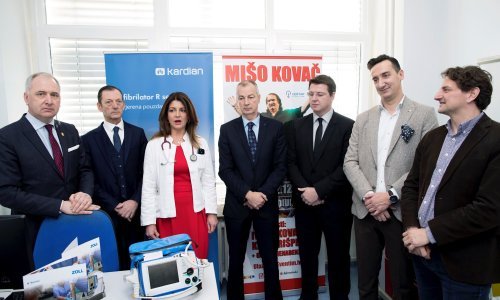 Organizatori koncerta uručili defibrilator splitskom KBC-u