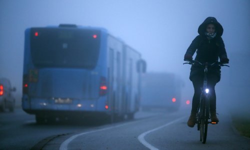 Magla smanjuje vidljivost, a prijeti i poledica