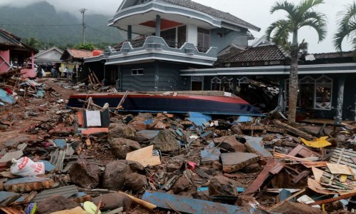 Broj poginulih u tsunamiju u Indoneziji porastao na 373