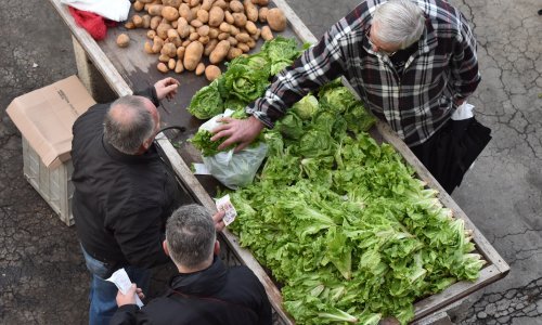 Raste minimalna plaća, pada PDV na meso, jaja te voće i povrće. Evo koje još odluke stupaju na snagu s prvim danom 2019.