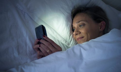Prčkate po smartfonu noću? Znanstvenici nemaju dobre vijesti za vas