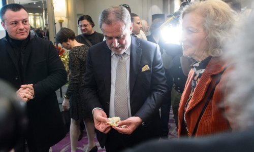 I novčić za sreću iz 'česnice' prešao u klub Milana Bandića