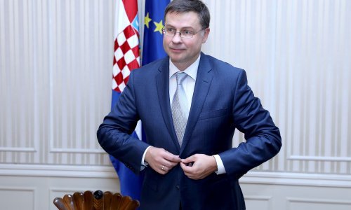 Dombrovskis: Hrvatska ozbiljno i intenzivno radi na uvođenju eura