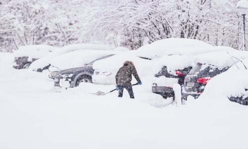 Snijeg u BiH nikako da stane, tri osobe poginule na cestama