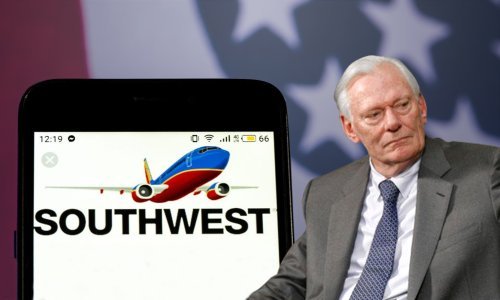 Odlazak biznismena koji je cugao viski, hodao aerodromom prerušen u Elvisa i izmislio jeftine letove avionom