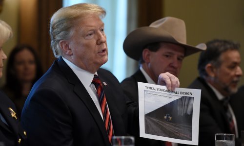 Trump kaže da neće "tako skoro" proglasiti izvanredno stanje