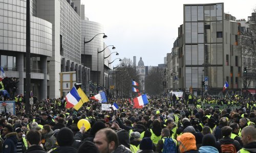 Deveti vikend prosvjeda 'žutih prsluka': Macron, srušit ćemo ti kuću!