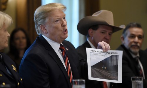 Neviđena kriza u SAD-u: Čak 800 tisuća službenika ne dobiva plaće zbog Trumpovog zida, gube se milijarde