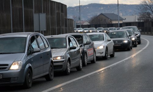 Vozači, oprez! Na cestama snijeg i mogući odroni