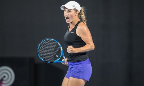 Svi pričaju o incidentu poslije meča tenisačica; zaista čudno rukovanje, suparnica je od bola vrisnula