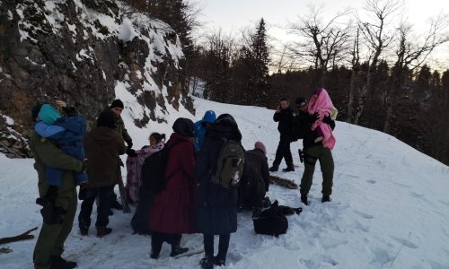 Policajci na Plješevici spasili 15 migranata među kojima i šestero djece