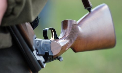 Lovac nije izvadio streljivo iz lovačke puške pa slučajno upucao muškarca