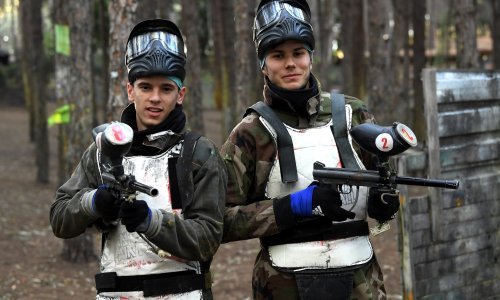 Lude fotografije iz Turske; pogledajte kako se nogometaši Dinama zabavljaju na paintballu