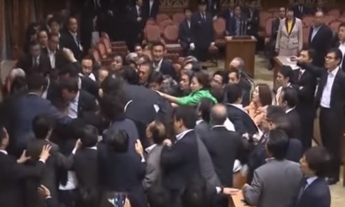 Mislite da je u Hrvatskom saboru napeto? Pogledajte ove šore i predomislit ćete se