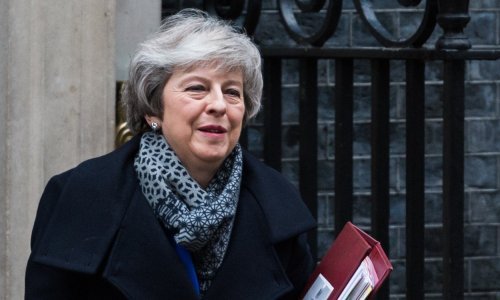 May će dopustiti glasanje o Brexitu bez sporazuma te o produljenju pregovora