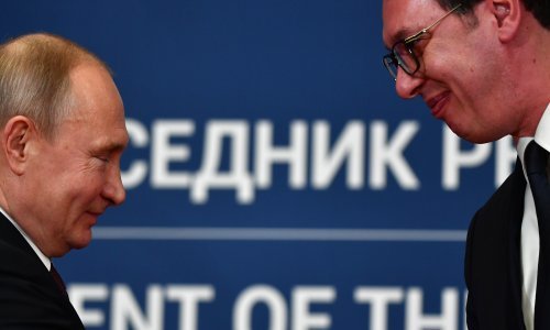 Putin ruskom narodnom poslovicom opisao odnose Rusije i Srbije, od Vučića dobio psića