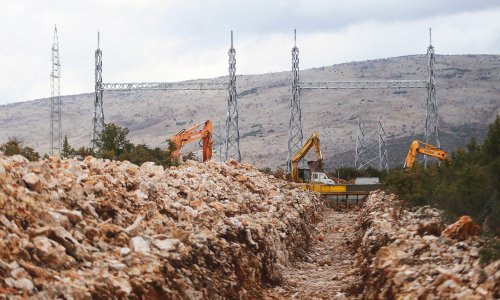 'Je li uistinu moguće povjerovati da je projektu vjetroelektrane Krš Pađene pogodovalo šest različitih vlada, HROTE, HERA, Upravni sud i Visoki upravni sud, HBOR i Hrvatske šume!?'