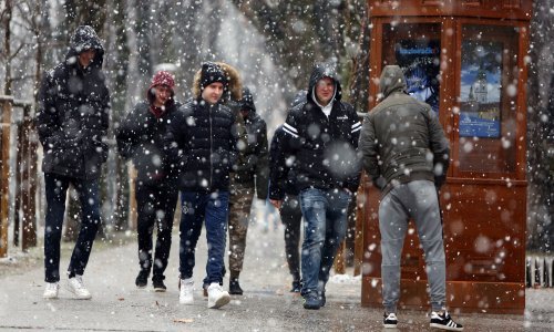 Samo danas će pasti više od 30 centimetara snijega, bit će zapuha i olujne bure