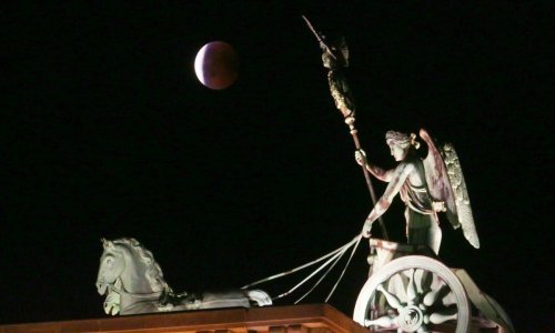 Pomrčina Mjeseca u Lavu pomaže u raščišćavanju prisnih odnosa