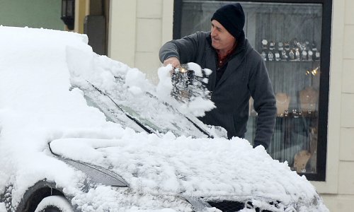 Čistite snijeg s automobila, kazne su paprene! Imamo još par korisnih savjeta