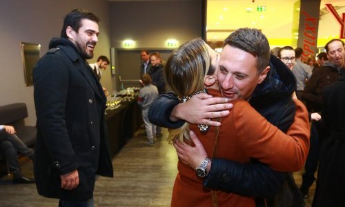 Antonija Blaće izvela supruga u kino, grlila Andriju Miloševića