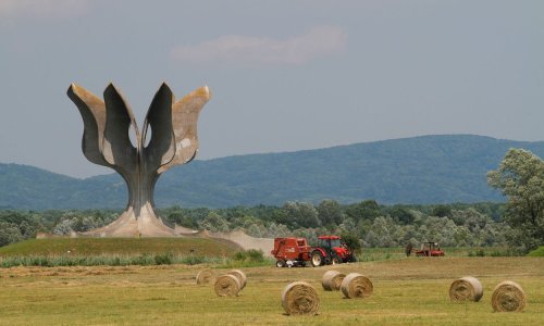 U Jasenovcu krenula kolona sjećanja manjinskih udruga i antifašista