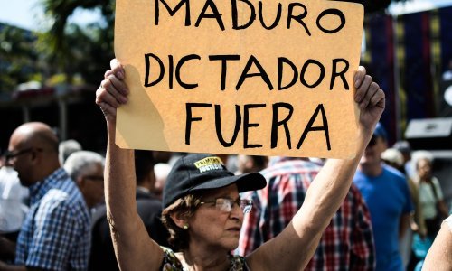 Gomila se američka pomoć Venezueli, Maduro obećao da će je blokirati