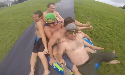 Razuzdani veseljaci proslavili Dan Australije spustom niz brijeg