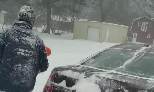 Drage tate, ovako ćete natjerati djecu da vam pomognu čistiti snijeg i pritom se ludo zabaviti