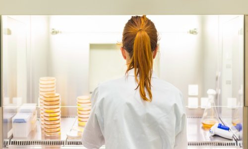 Implantat učinkovit godinu dana umjesto svakodnevne terapije za HIV pozitivne osobe