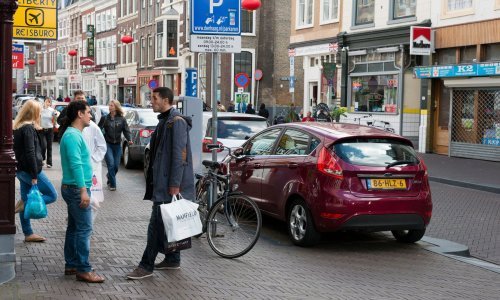 Tri mjeseca armenska obitelj živjela u crkvi u Haagu da ih ne deportiraju; sada im se smiješi azil