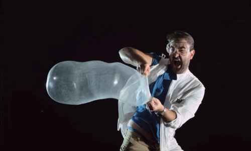 Šašavi veseljaci napuhavali prezervative u zračnom tunelu