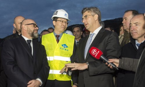 Plenković obećao bolnicu za Metković i spoj s autocestom, nakon toga obišao gradilište Pelješkog mosta