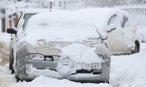 Tisuće vozila zaglavilo u snijegu na autocesti, vatrogasci spasili 200 vozača