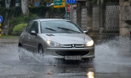 Vozači, pažnja - HAK upozorava na gužve i zastoje u prometu