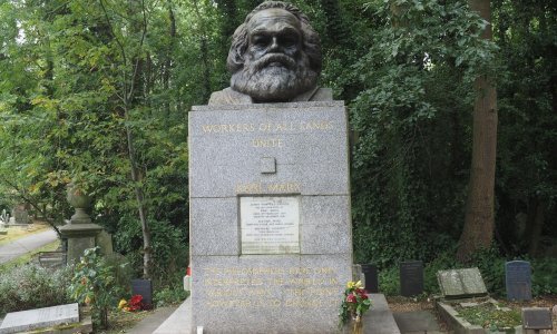 Vandali oštetili grob Karla Marxa u Londonu