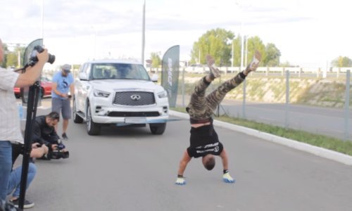 S ovim se Rusom nije za šaliti – vuče terenac dok hoda na rukama!