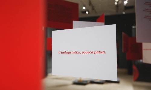 Bili smo na izložbi 'Crveni pijetao - crna kokoš' i provjerili zašto je zabranjena maloljetnicima